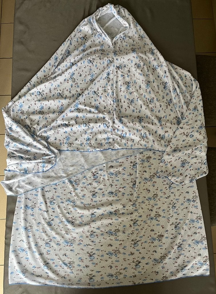 Khimar en rok gebedskledingset met blauw bloemenprint, Ophalen of Verzenden, Zo goed als nieuw, Blauw, Onder de knie