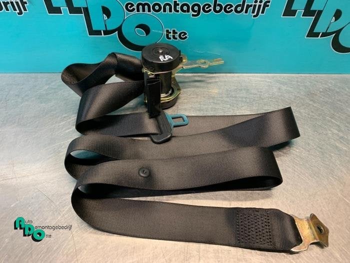 Ceinture de sécurité arrière droite d'un BMW 3-Serie (3-S, -, 3 mois de garantie, Utilisé, -