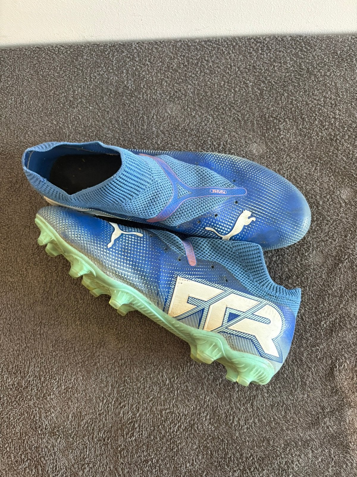 chaussure de foot puma, Enlèvement ou Envoi, Comme neuf, Chaussures