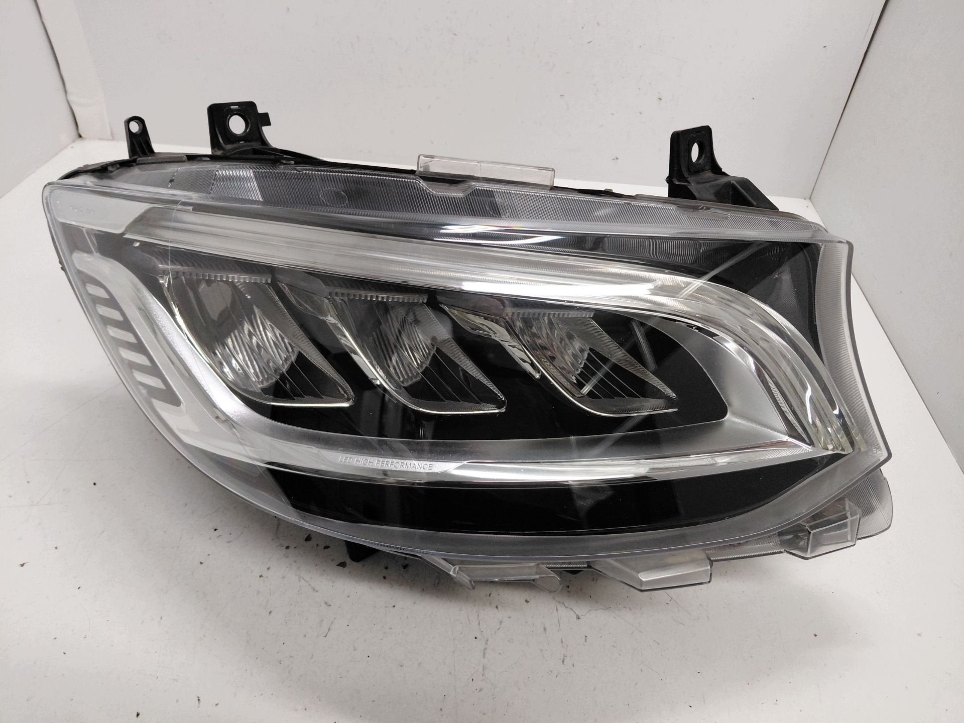Mercedes Sprinter W907 Koplamp Rechts A9109068200, Gebruikt, Mercedes-Benz AG, Mercedes-Benz, Mercedesstrasse 120
70372  Stuttgart, DE