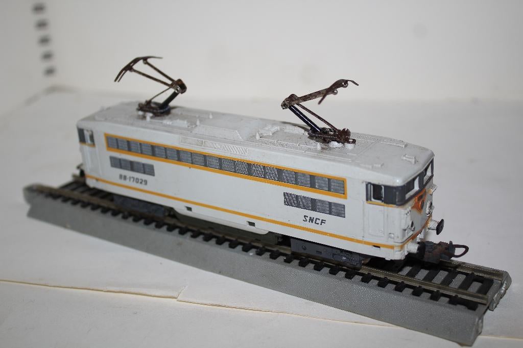 lima ho loco électrique SNCF BB-17029, Hobby & Loisirs créatifs, Trains miniatures | HO, Enlèvement ou Envoi, Locomotive, Lima