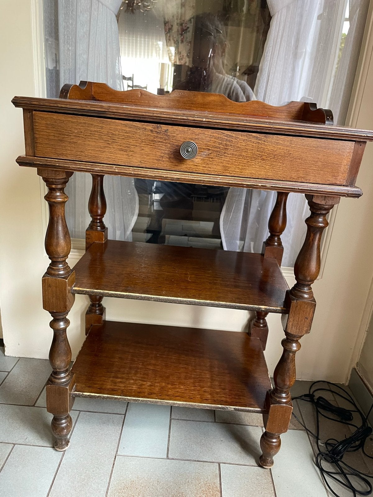 Petit meuble de salon, Enlèvement