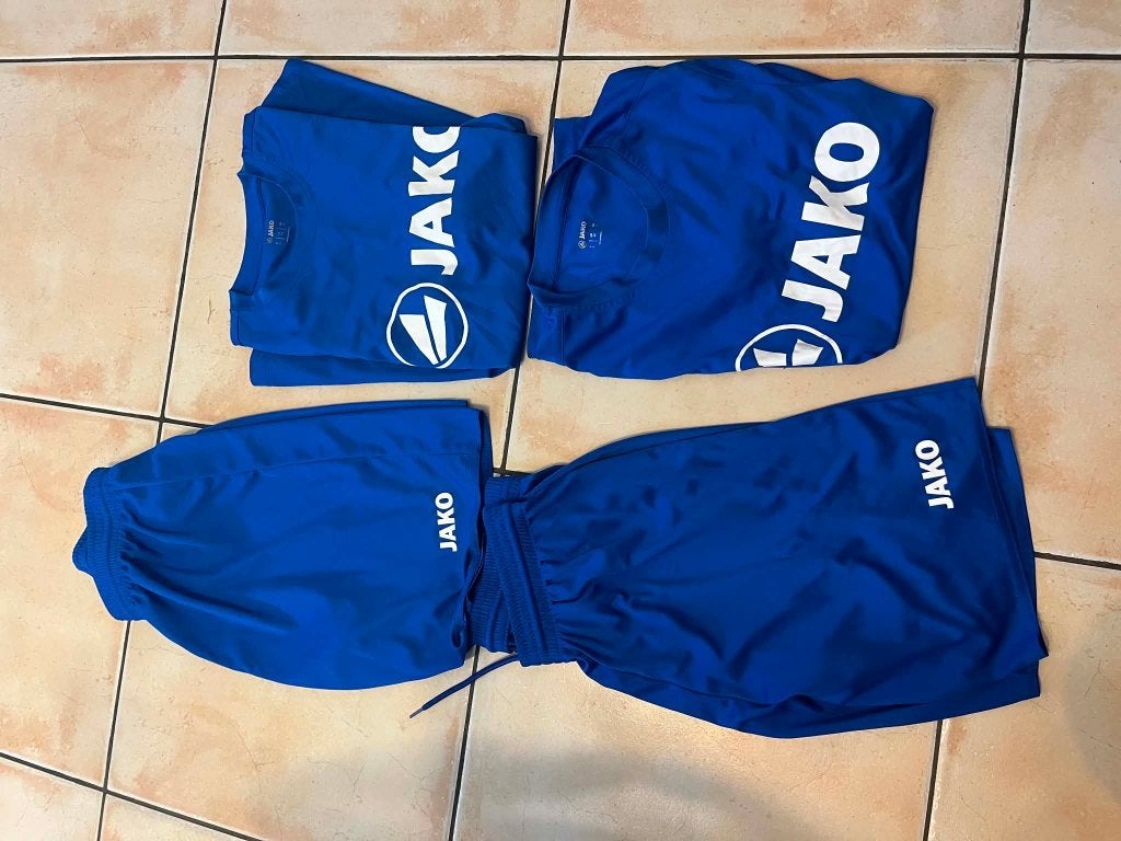 2 voetbalsets jako blauw maat s short en tshirt, Sport en Fitness, Maat S, Ophalen of Verzenden, Gebruikt, Set