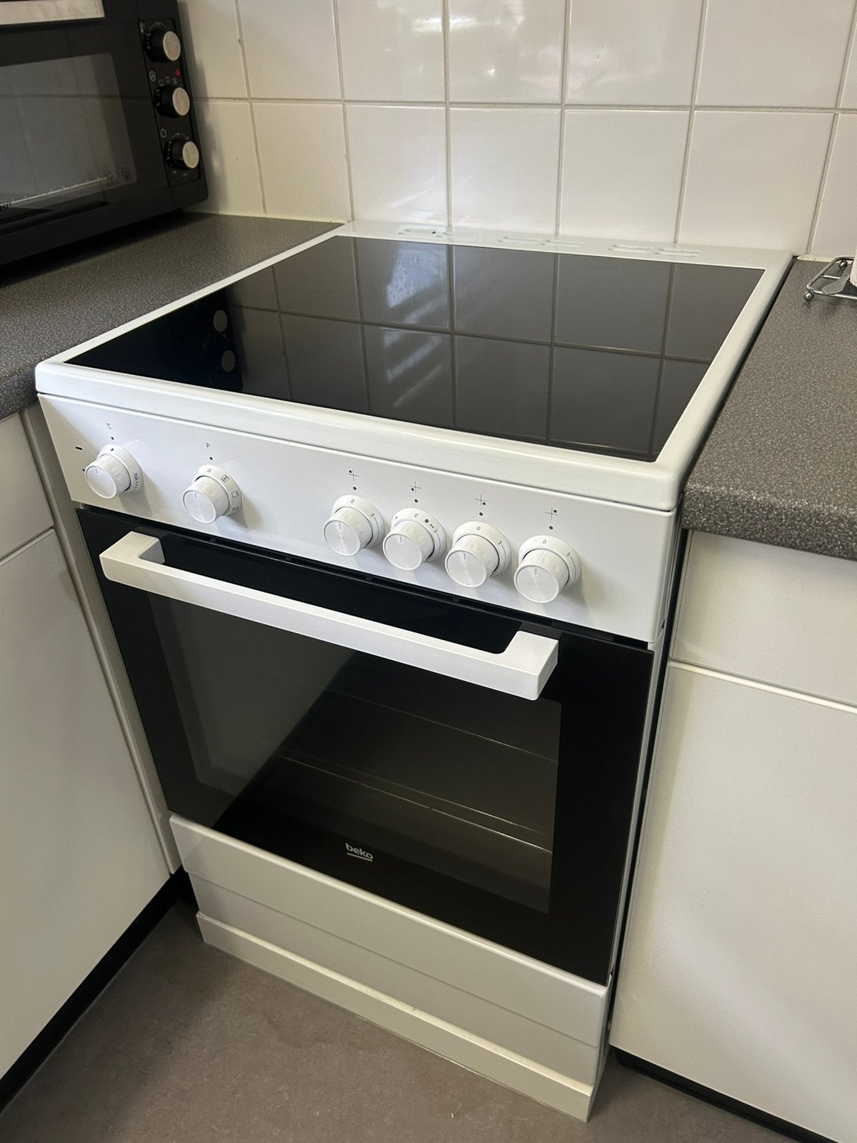 Fornuis beko, Elektronische apparatuur, Ophalen, Gebruikt, Keramisch, 4 kookzones