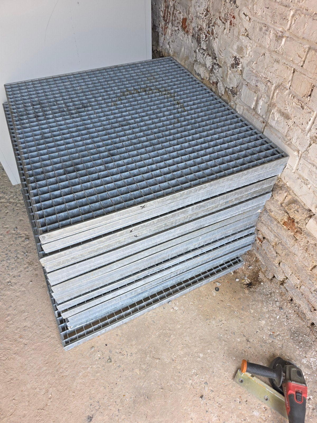 Grilles à boucles galvanisées, Enlèvement