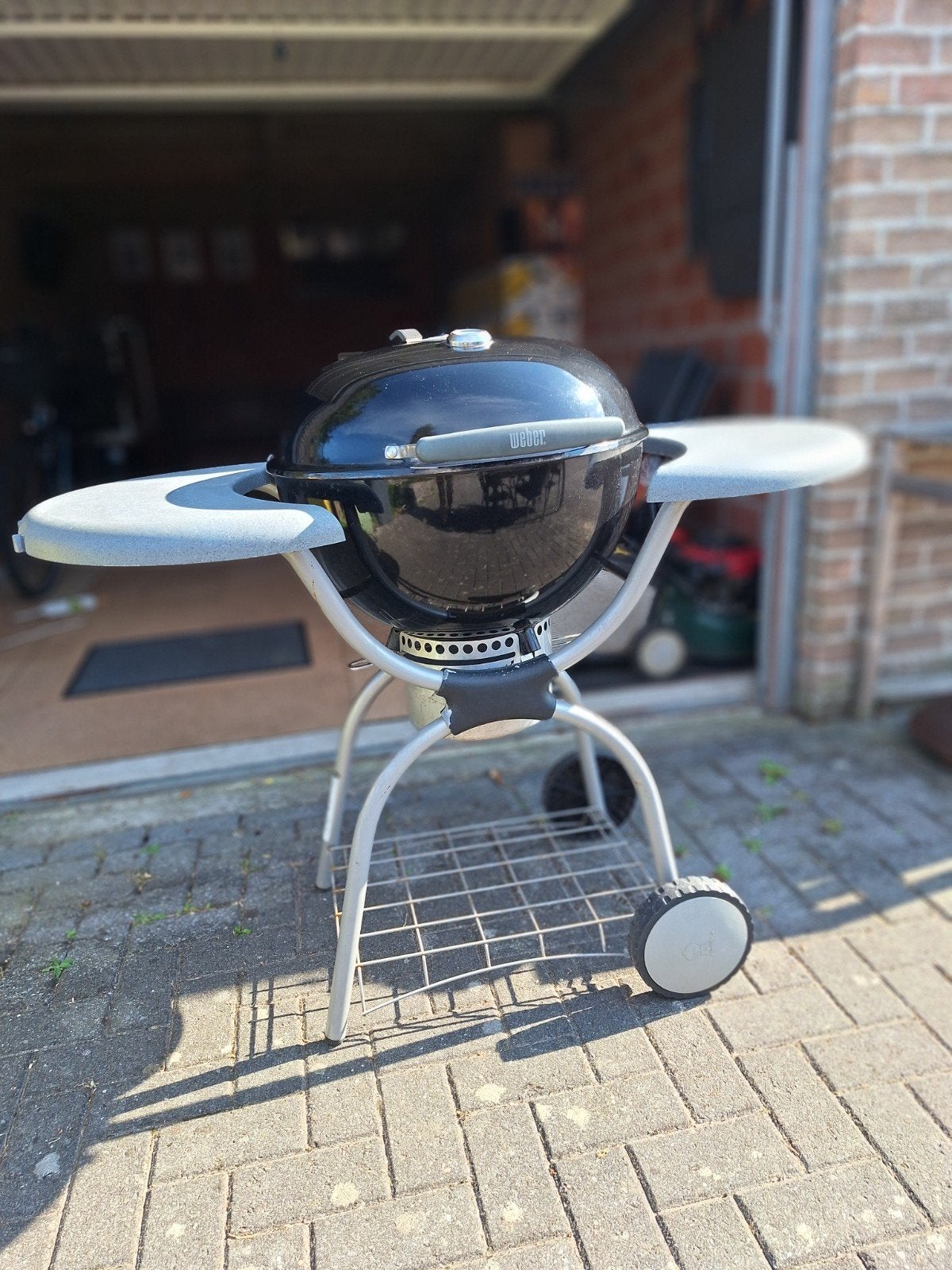 bbq WEBER in zeer goede staat. houtskool +vuuraanmaker incl, Tuin en Terras, Ophalen, Gebruikt, Weber, Met accessoires