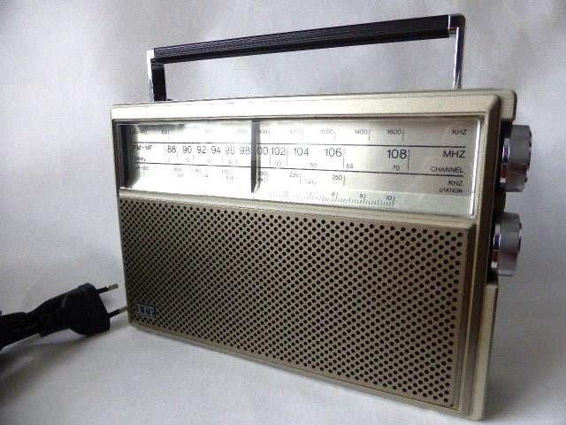 ITT   Schaub Lorenz TINY 200 radio AM-FM, Ophalen of Verzenden, Nieuw, Radio