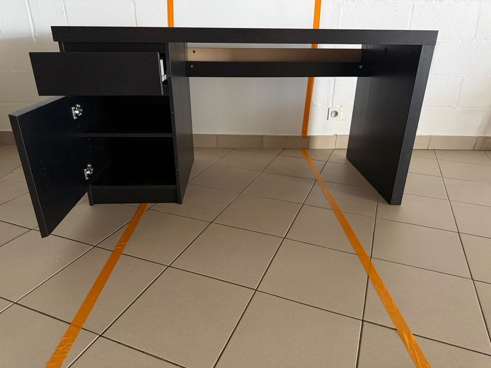 Bureau in nieuwstaat, Ophalen, Zo goed als nieuw