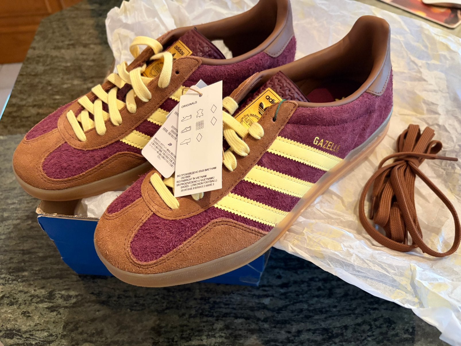 Nieuwe Adidas Gazelle Indoor Maroon/Almyel/Prebrn UK 9 (SE), Kleding | Heren, Overige kleuren, Nieuw, Ophalen of Verzenden, Sneakers