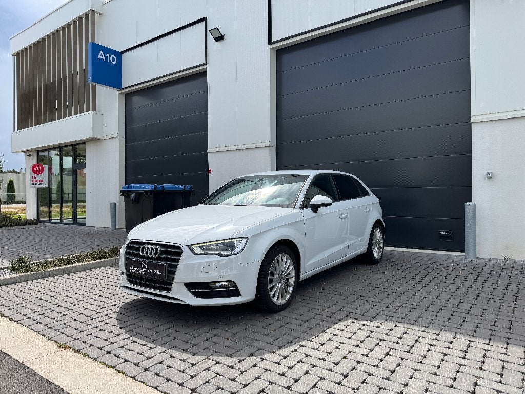 A3 Sportback 1.6 TDi S tronic XENON/NAVI/PDC/CARPASS, 4 cilinders, Wit, Bedrijf, 1598 cc