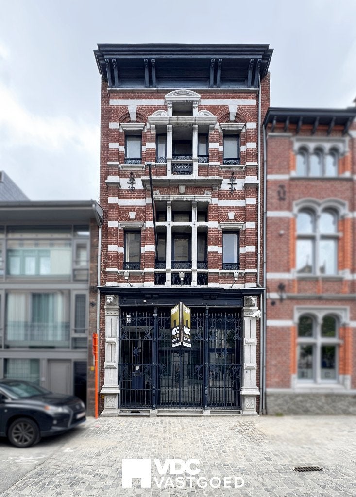 Karakterpand met handelsgelijkvloers in hartje Tongeren, Habitation avec espace professionnel, Province de Limbourg, Jusqu'à 200 m²