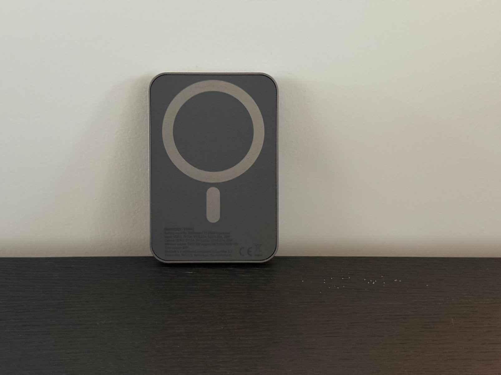 BlueBuilt Wireless Powerbank / MagSafe Stand 5.000 mAh, Telecommunicatie, Ophalen, Zo goed als nieuw