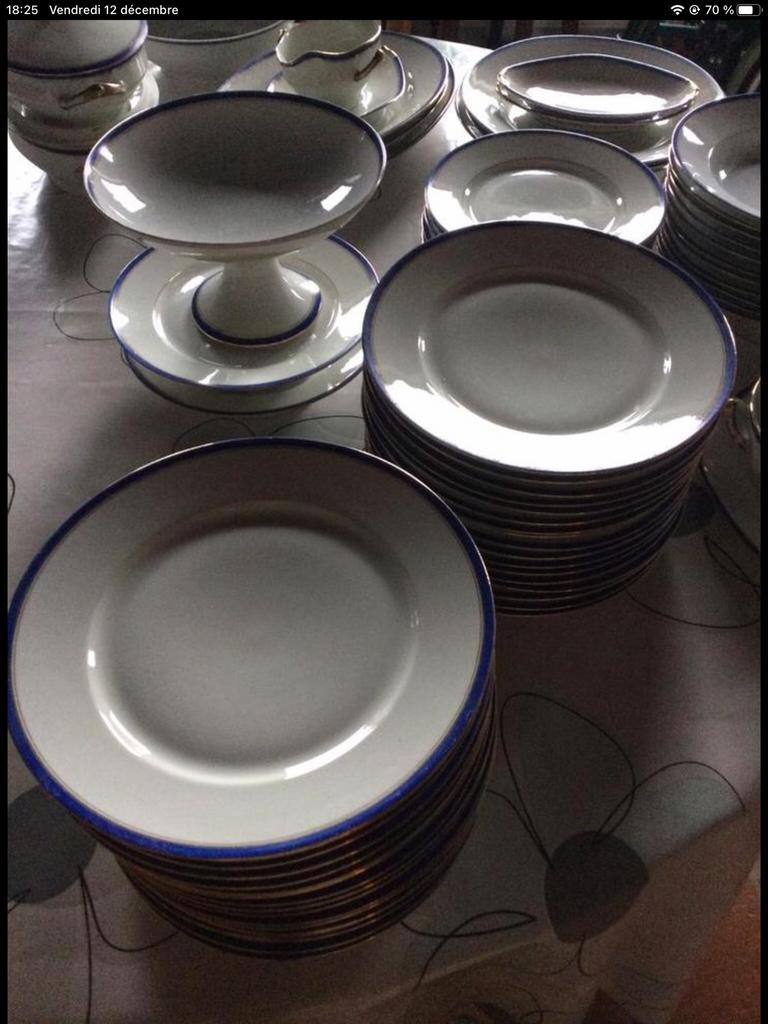 PORCELAINE DE LIMOGES SERVICE DE TABLE