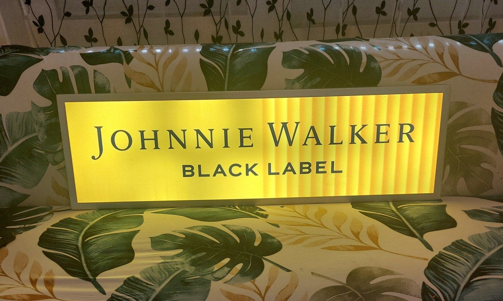 Johnnie Walker Black Label enseigne lumineuse, Enlèvement ou Envoi, Utilisé, Panneau publicitaire