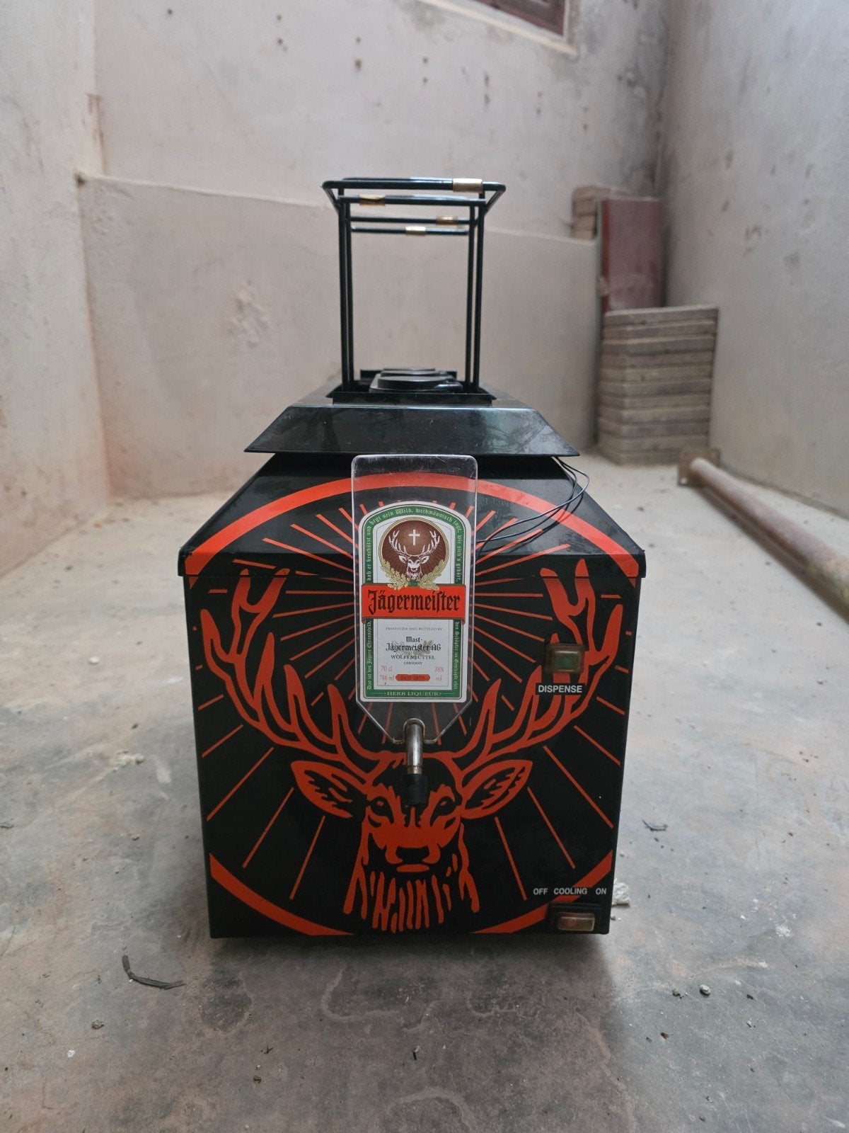Jägermeister shotdispenser / flessenkoeler, Ophalen