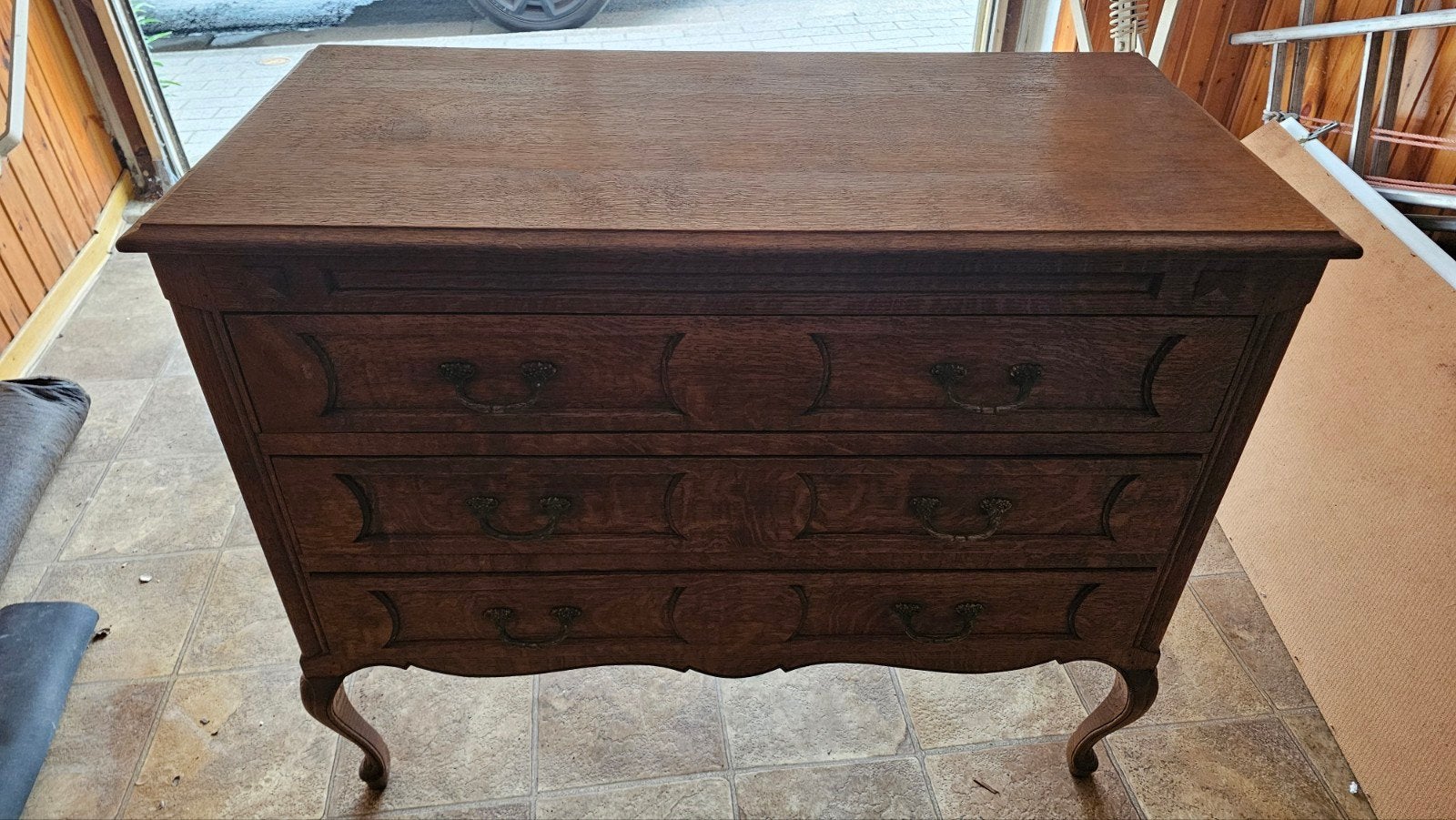 Commode.bois foncé