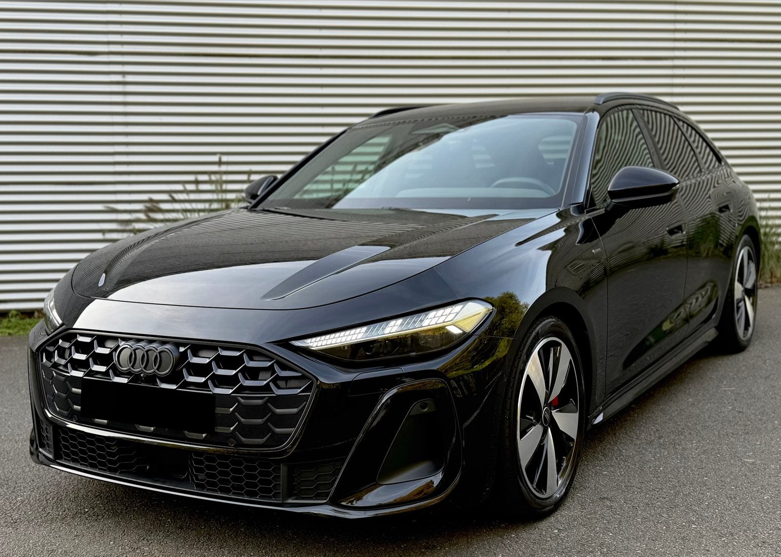 Audi A5 Avant e-Hybrid (PHEV) 220kw Quattro 3x S-Line 2025, Auto's, Automaat, 4 cilinders, Zwart, Hybride Elektrisch/Benzine