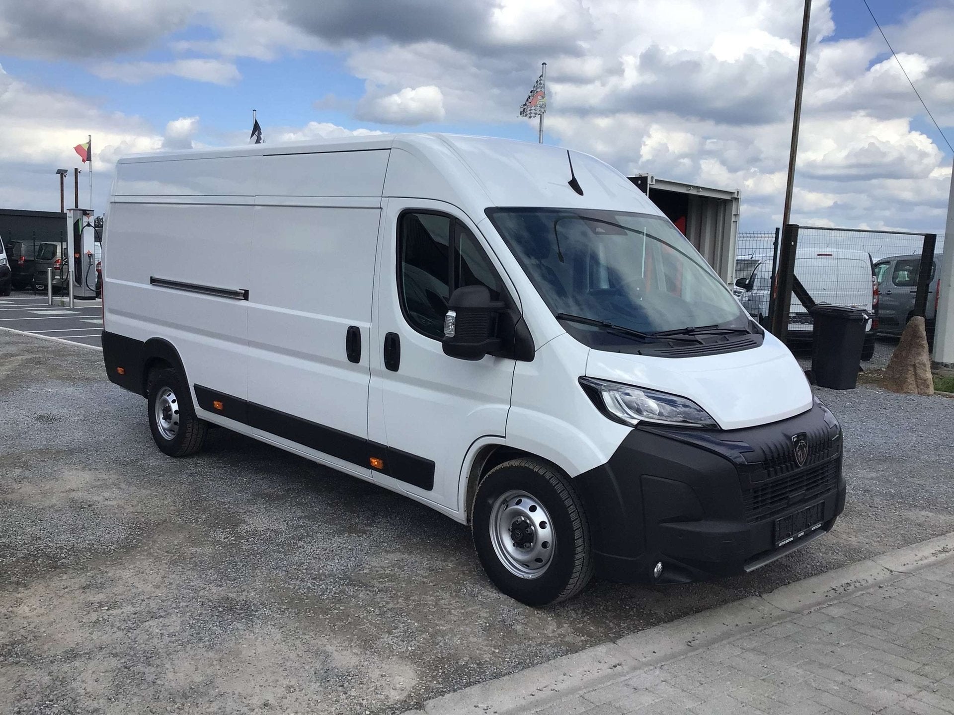 Peugeot Boxer l4h2 180pk automaat 2024 25000km 23950e ex, Automaat, Stof, 4 cilinders, Wit