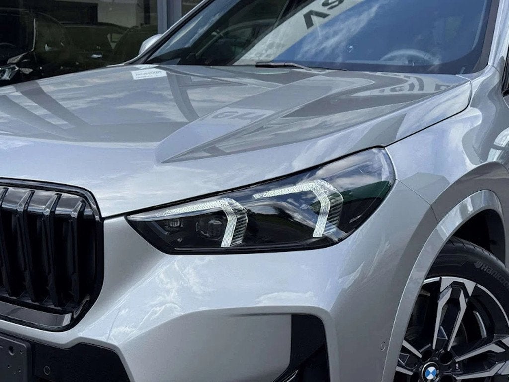 BMW X1 sDrive18i M Sport Pro / PANO / TREKHAAK / M SEAT / HU, Auto's, Adaptive Cruise Control, Gebruikt, Zwart, Bedrijf