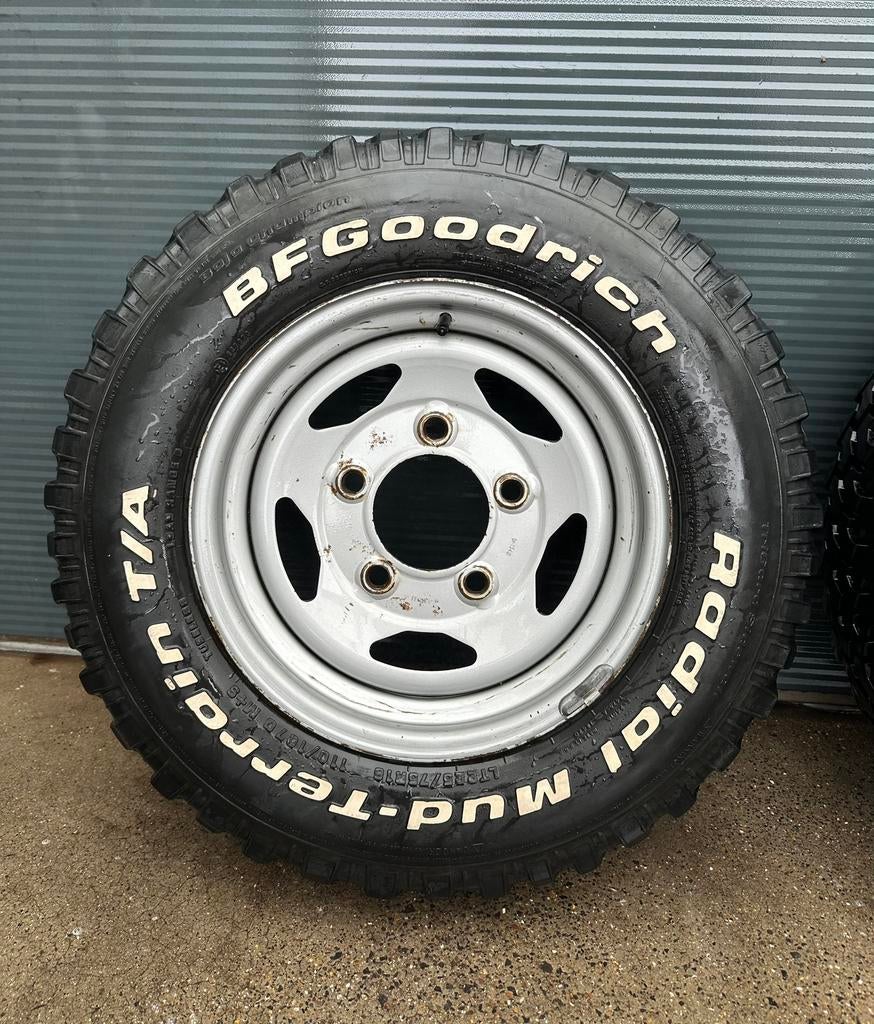 4x BF Goodrich Mud-Terrain + jantes/velgen Defender/Disco, Auto diversen, Aanhangwagen-onderdelen, Zo goed als nieuw, Ophalen