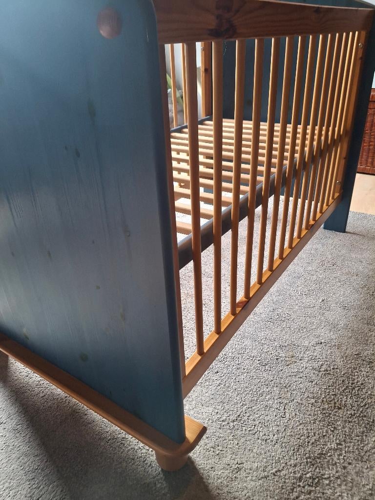 Babybed, Kinderen en Baby's, Ophalen, 70 tot 85 cm, Zo goed als nieuw, Lattenbodem