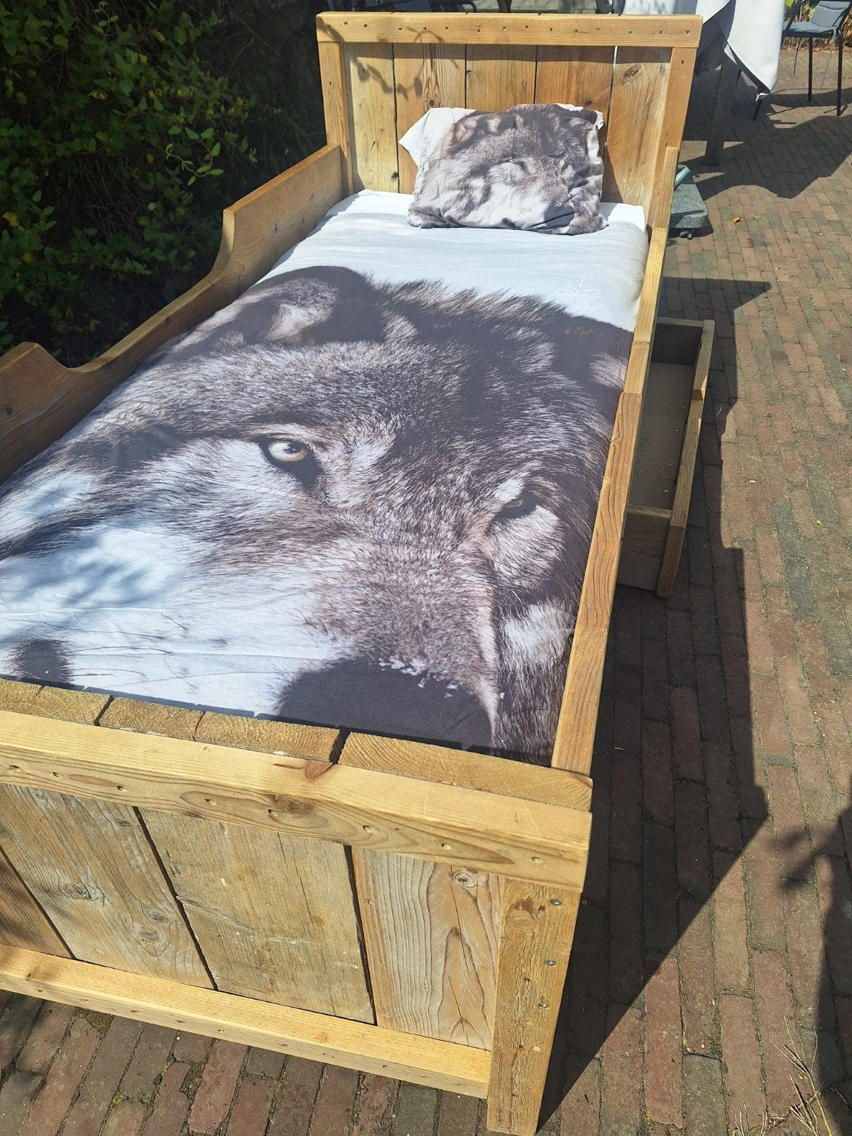 volhouten/steigerhouten 1p-bed met 2 schuiven op wieltjes, Ophalen, 90 cm, Eenpersoons, Bruin