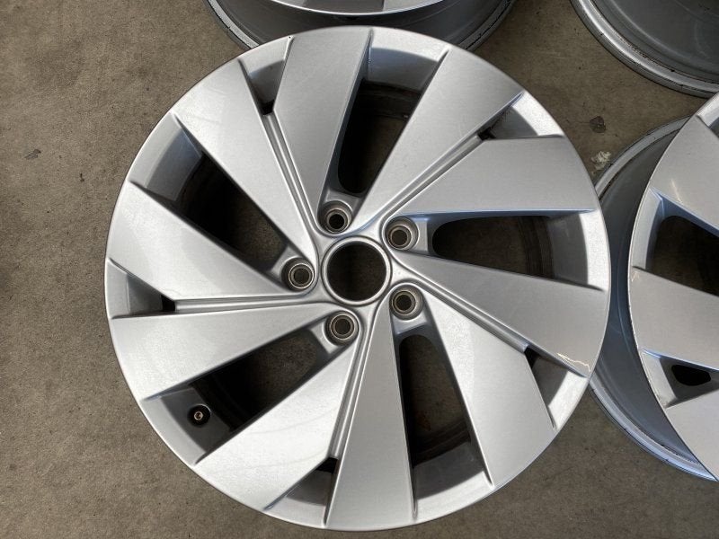 17 inch originele Belmont  velg Golf 8 5H0601025B, Autos : Pièces & Accessoires, -, Utilisé, -, -