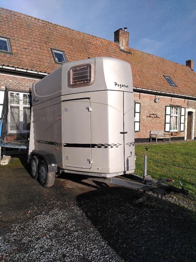 Paardentrailer Humbaur Pegasus, Ophalen, Zo goed als nieuw, Polyester, 2-paards trailer