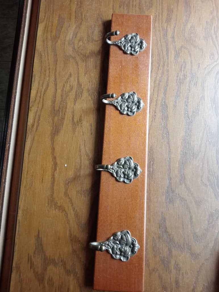 Vintage houten kapstok met decoratieve haken, Wandkapstok, Ophalen of Verzenden, Zo goed als nieuw, Minder dan 100 cm