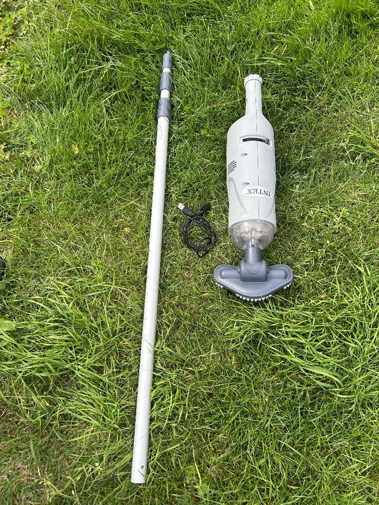 Intex stofzuiger/aspirateur onder water, Ophalen, Gebruikt, Reinigingsmiddel