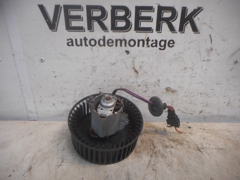 VENTILATEUR DE CHAUFFAGE Ford Ka I (01-1996/11-2008), Henry-Ford-Straße  1
50735  Köln, DE, Ford-Werke GmbH, Kunden@ford.com, Ford
