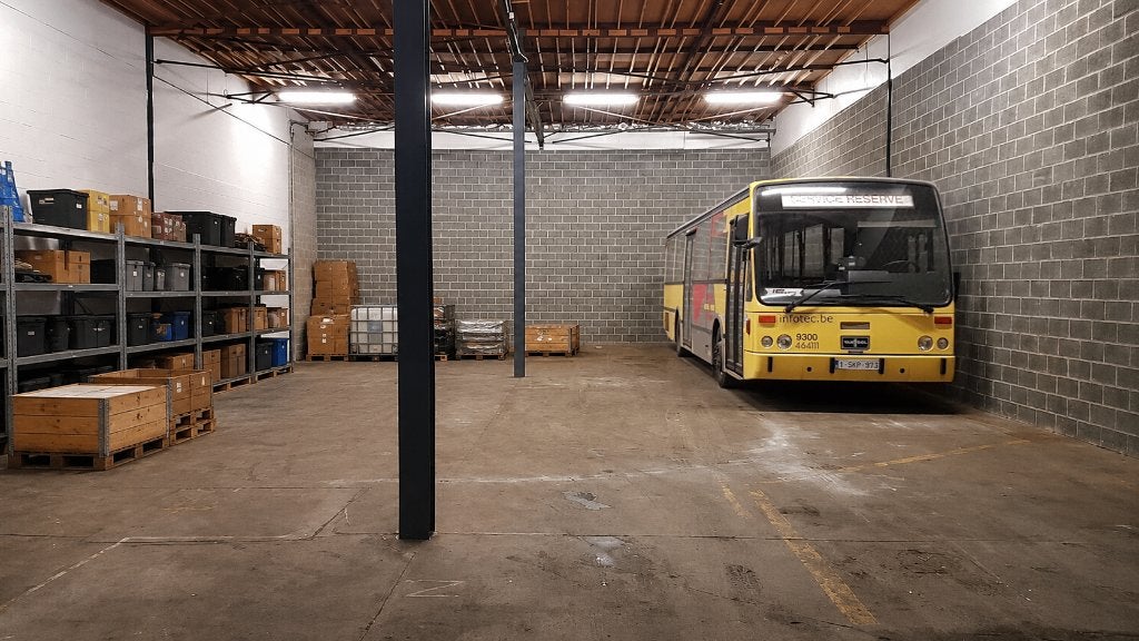 Veilige professionele opslagruimte — 200 m² — Ghlin