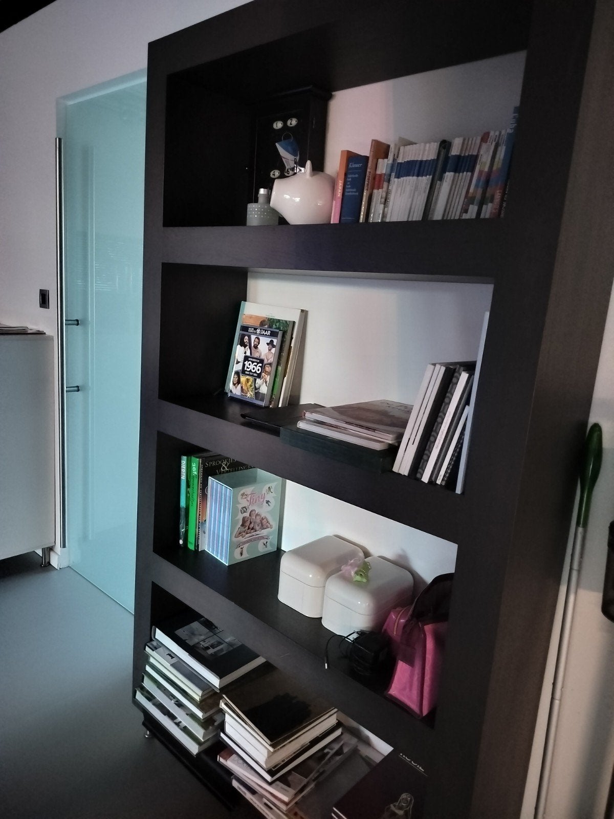 boekenkast vol hout., Huis en Inrichting, Ophalen