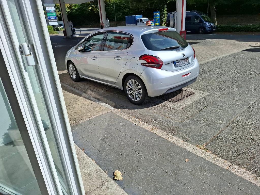 Peugeot 208 5P 35000KM AUT FULL OPT /NV DISTRI, Auto's, Stof, Euro 6, Particulier, 1200 cc
