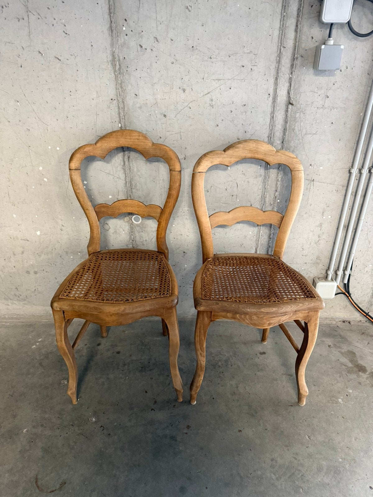 2x oude, antieke stoelen webbing & thonet stijl, Antiek en Kunst, Ophalen