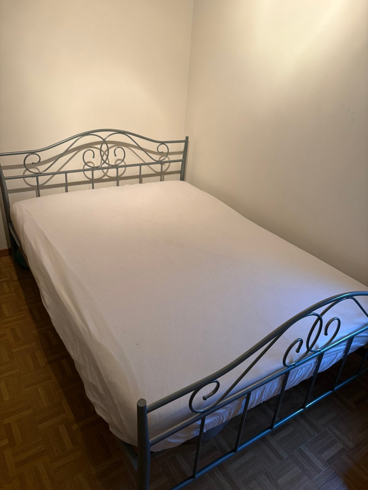 Lit + matelas, Huis en Inrichting, Ophalen, Gebruikt, Tweepersoons, 200 cm