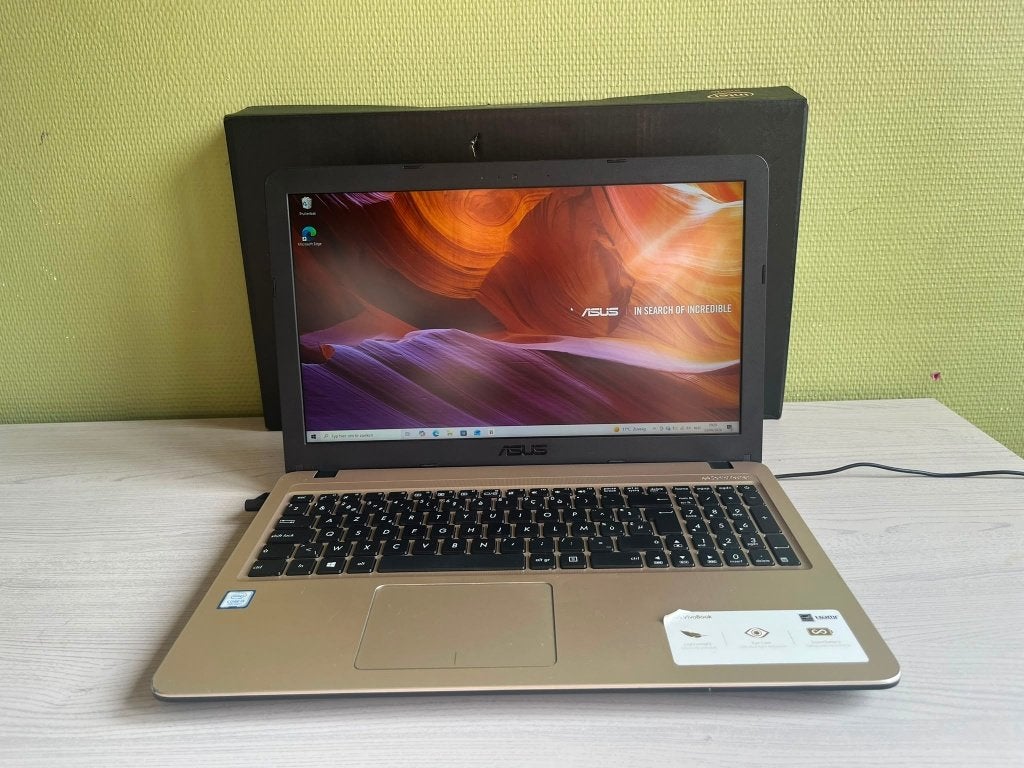 Asus Vivobook, Computers en Software, Windows Laptops, Ophalen, Gebruikt, 2 tot 3 Ghz, Asus vivobook