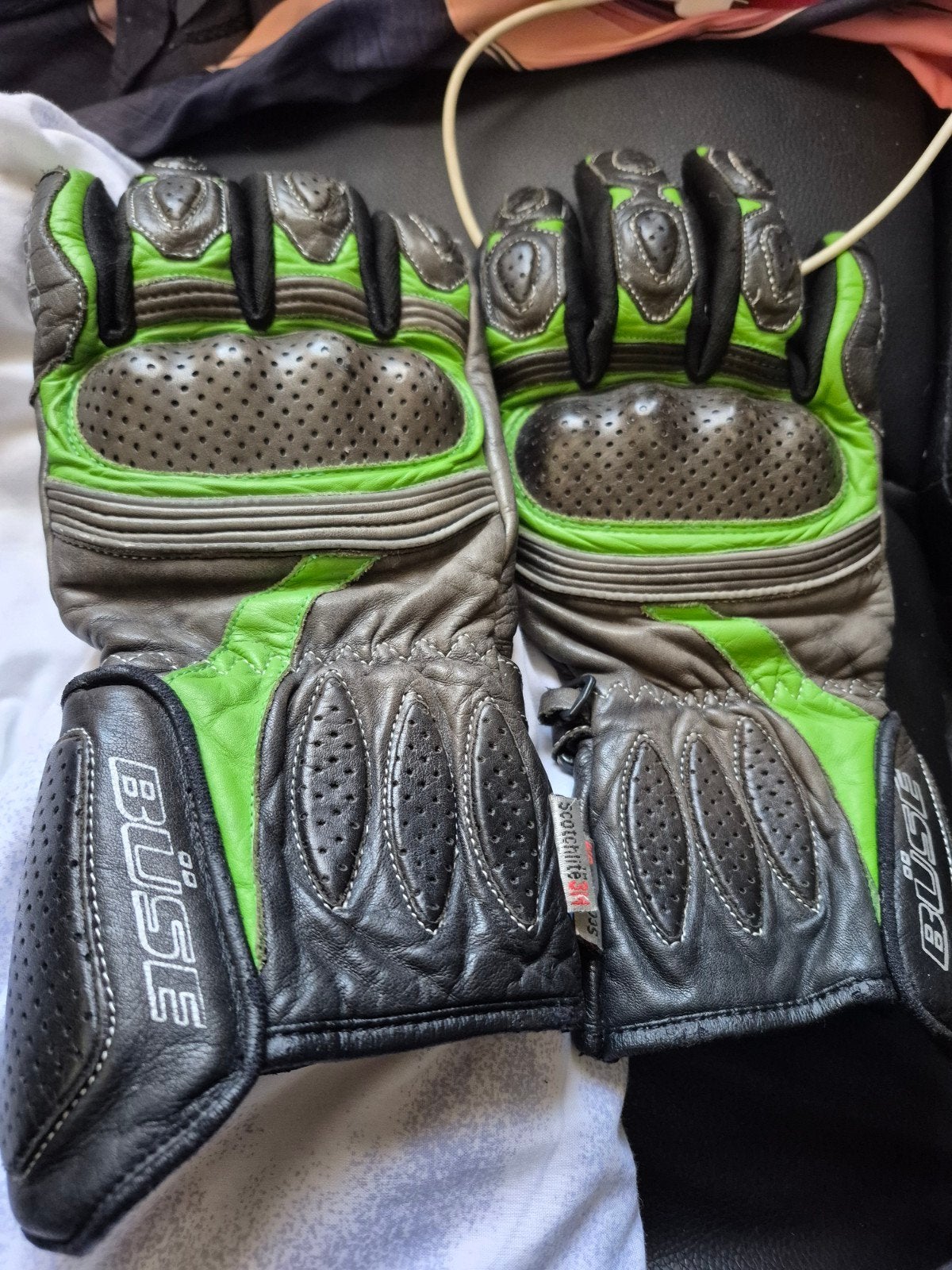 Gant moto taille M 10 euro