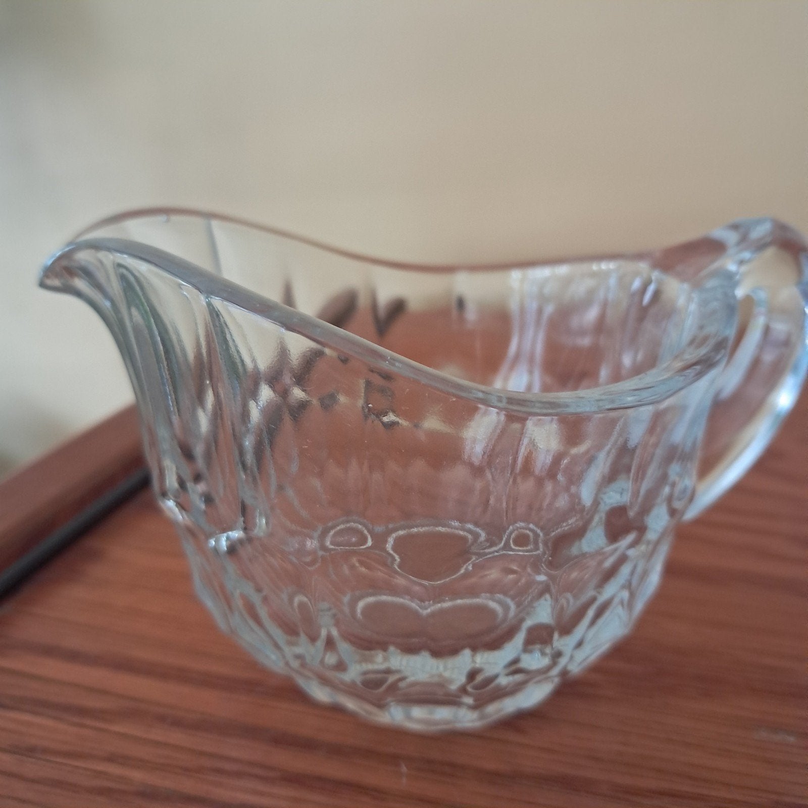 Saucière en verre de l'entre-deux-guerres, Enlèvement
