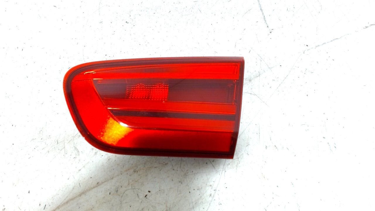 Achterlicht kofferdeksel achterklep rechts BMW 1 serie, Onderdelen@venauto.nl, Van der Ven Autorecycling B.V., Ettenseweg 76, 4706 PB Roosendaal, The Netherlands
