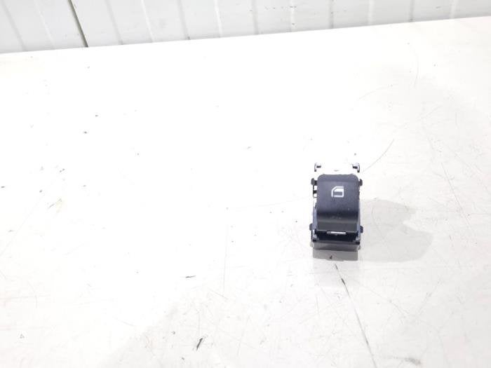 Elektrisch Raam Schakelaar van een Hyundai Bayon, Gebruikt, -, -, Ophalen of Verzenden