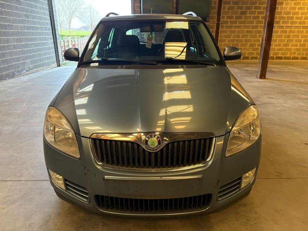 Skoda Fabia, Autos, Skoda, Entreprise, Fabia, Diesel, 5 portes, Boîte manuelle, Argent ou Gris, Noir, Traction avant