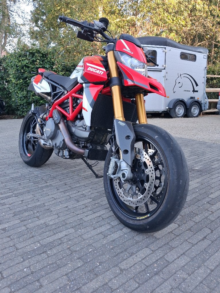 Te koop Ducati 950 sp hypermotard 2025 NIEUWSTAAT !!!, Motoren, 2 cilinders, Motorrijbewijs A, Gebruikt, Particulier