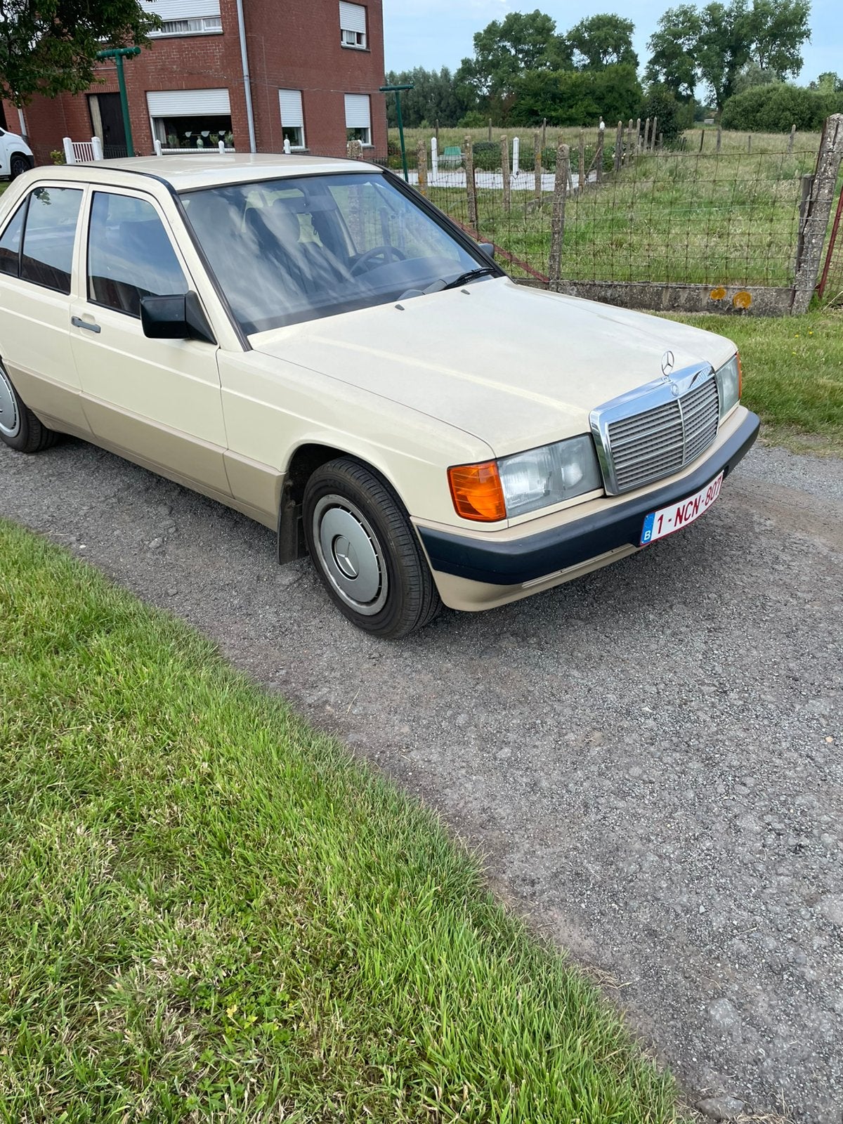 Mercedes 190D, Cuir, Achat, Boîte manuelle, Beige