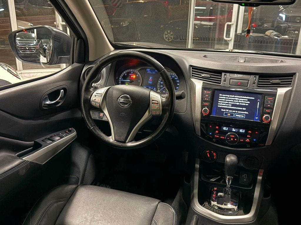 Nissan Navara Alpha 4x4 automatische met dubbele cabine, Auto's, Automaat, Dealer onderhouden, Euro 6, Leder