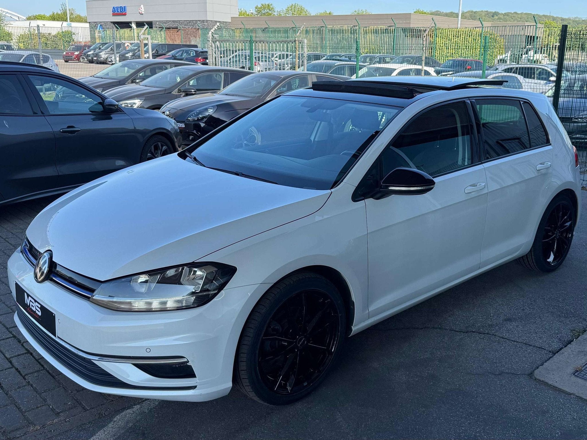 Volkswagen Golf *1.5 * TSI* TOIT PANO* LED* NAVI* CRUISE* GA, Stof, Euro 6, 4 cilinders, Wit