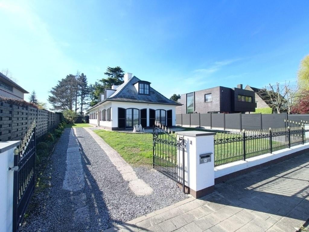 Villa met 4 à 5 slpks, tuin met zongericht terras, garage,, 548 kWh/m²/jaar, 1000 tot 1500 m², Provincie Oost-Vlaanderen, Vrijstaande woning