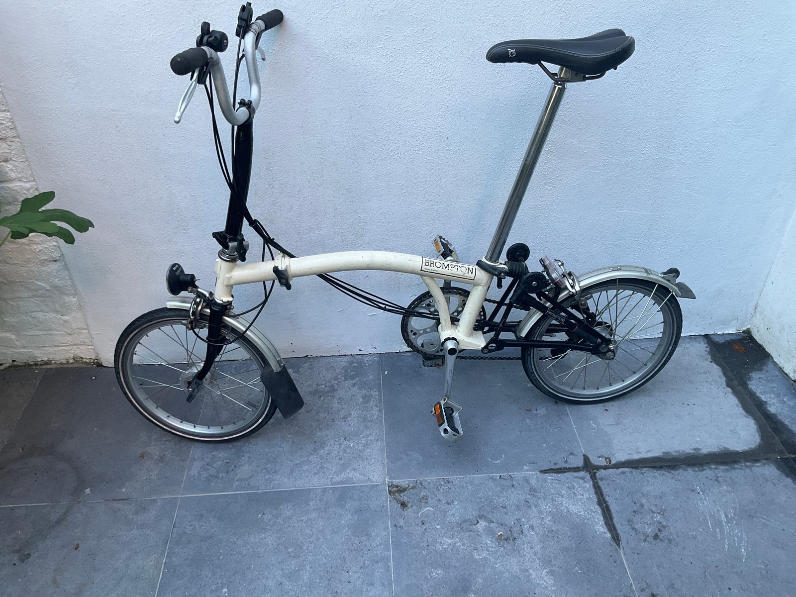 Brompton vouwfiets (gebroken wit), Fietsen en Brommers, Fietsen | Vouwfietsen, Gebruikt, Brompton, Totaal opvouwbaar, Versnellingen