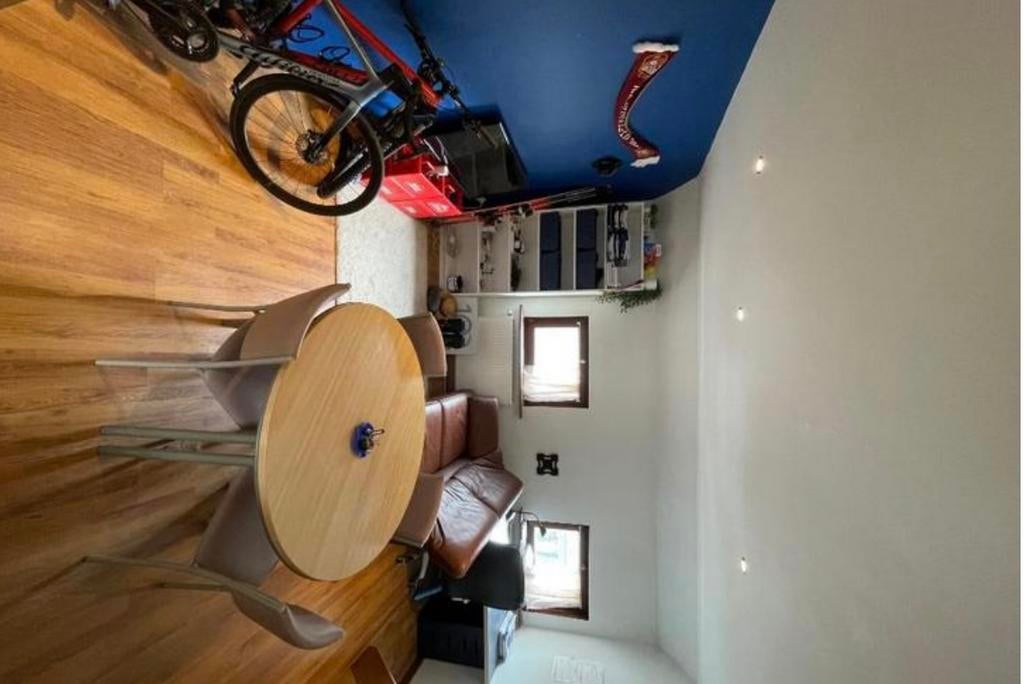 Ronde tafel met 4 stoelen, Enlèvement