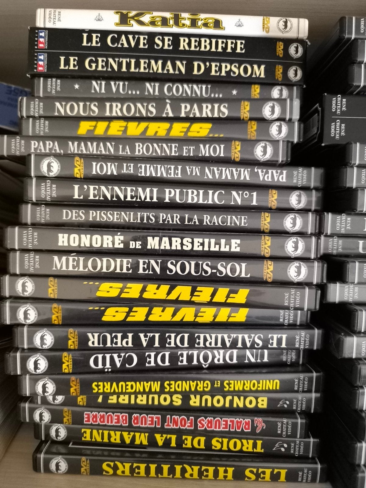 DVD René Château au choix, Voir liste, CD & DVD, Enlèvement ou Envoi, Comme neuf
